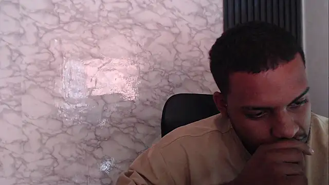 Snapshot of Sandro_xxx chatting on October 14, 9:22 pm Sandro xxx online show from October 14, 9:22 pm