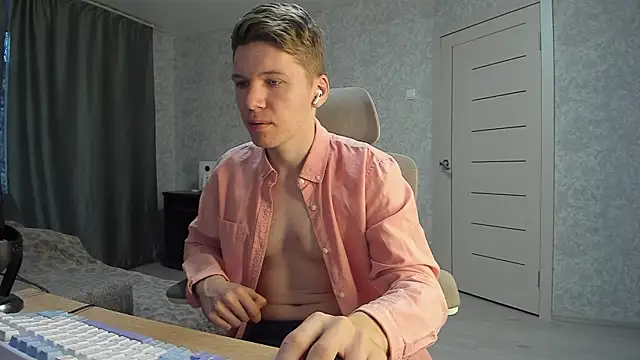 Snapshot of Bananas_dick chatting on October 25, 7:10 am Bananas dick online show from October 25, 7:10 am