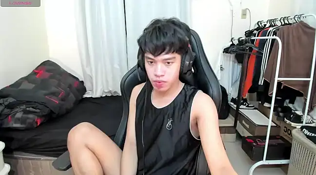 Snapshot of Lightjt04 chatting on March 14, 2:20 am Lightjt04 online show from March 14, 2:20 am