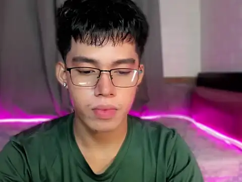 Snapshot of Lightjt04 chatting on September 18, 7:05 pm Lightjt04 online show from September 18, 7:05 pm