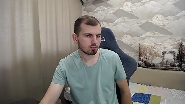 Snapshot of SerzhKorol1 chatting on October 3, 8:30 am SerzhKorol1 online show from October 3, 8:30 am
