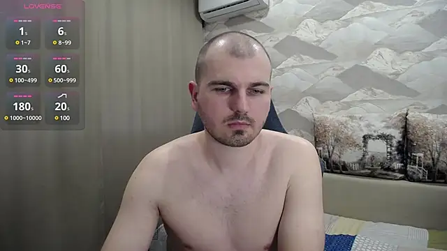 Snapshot of SerzhKorol1 chatting on March 21, 9:45 am SerzhKorol1 online show from March 21, 9:45 am
