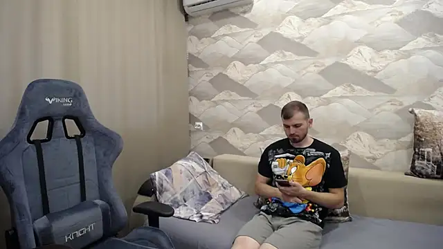 Snapshot of SerzhKorol1 chatting on September 17, 1:12 pm SerzhKorol1 online show from September 17, 1:12 pm