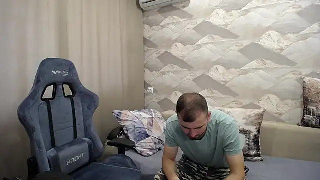 Snapshot of SerzhKorol1 chatting on September 14, 9:00 am SerzhKorol1 online show from September 14, 9:00 am