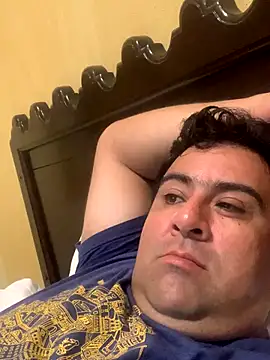 EmilianoGt online show from October 29, 8:45 pm