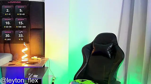 Snapshot of leyton_flex chatting on September 13, 11:06 pm leyton flex online show from September 13, 11:06 pm