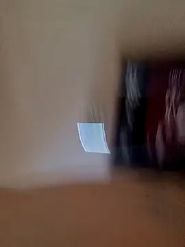 yellowwetfox online show from December 8, 4:39 pm