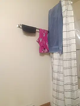 yellowwetfox online show from March 3, 2:13 pm