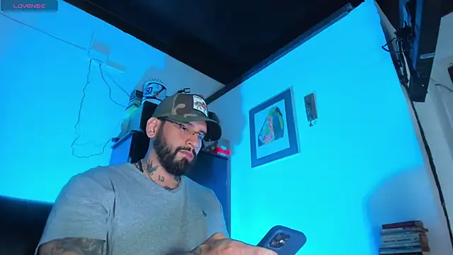 Snapshot of CamiloGray_ chatting on September 27, 2:48 pm CamiloGray online show from September 27, 2:48 pm