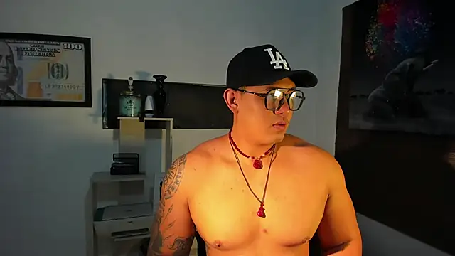 Snapshot of Colton_Massif chatting on January 15, 9:35 am Colton Massif online show from January 15, 9:35 am