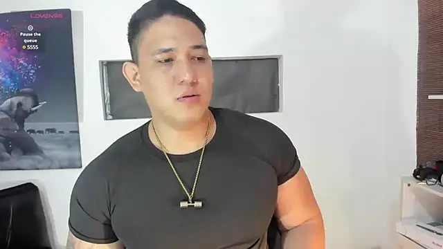 Snapshot of Colton_Massif chatting on February 13, 12:35 am Colton Massif online show from February 13, 12:35 am