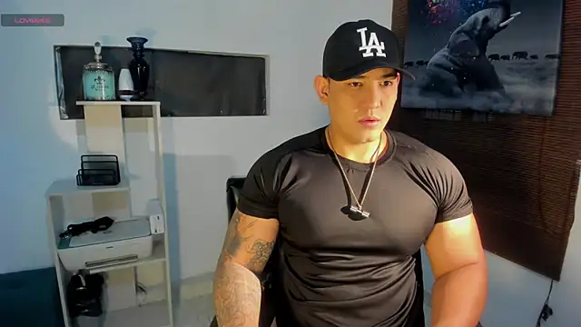 Snapshot of Colton_Massif chatting on December 30, 1:37 am Colton Massif online show from December 30, 1:37 am