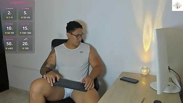 Snapshot of Colton_Massif chatting on October 11, 1:09 am Colton Massif online show from October 11, 1:09 am