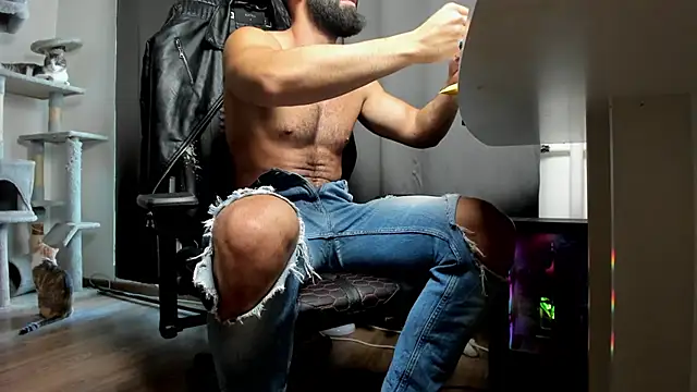 liamaesthetic online show from October 25, 7:21 am