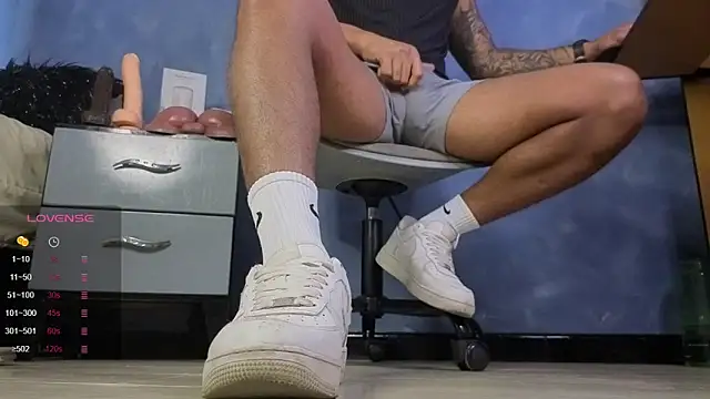 TomLover 12 online show from March 8, 8:13 pm