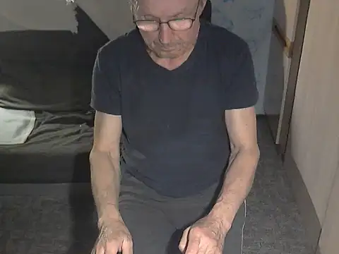 kiam471 online show from April 9, 9:10 pm