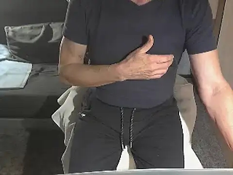 kiam471 online show from January 4, 7:44 pm