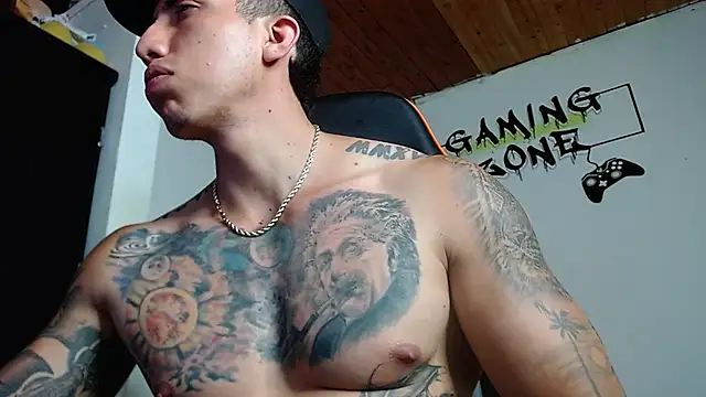 Snapshot of Adam_Hudsond chatting on February 11, 4:13 pm Adam Hudsond online show from February 11, 4:13 pm
