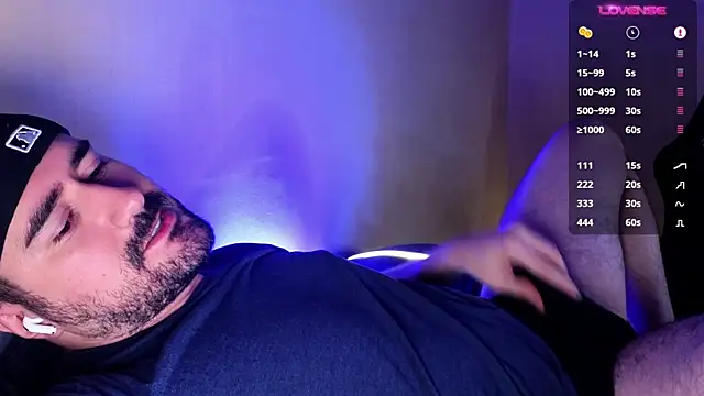 Snapshot of DominantTheo chatting on December 12, 2:59 am DominantTheo online show from December 12, 2:59 am