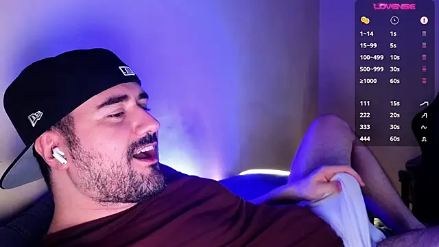 Snapshot of DominantTheo chatting on December 10, 3:41 am DominantTheo online show from December 10, 3:41 am