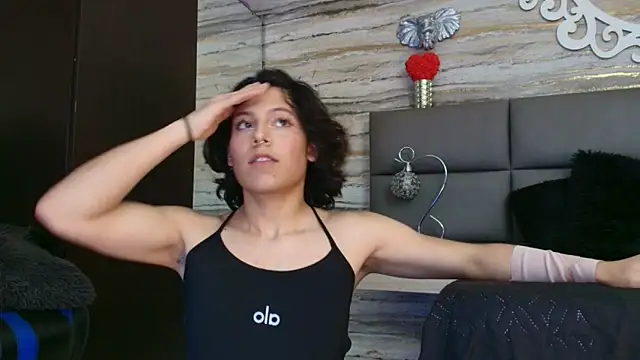 oliver  brown online show from April 2, 11:34 pm