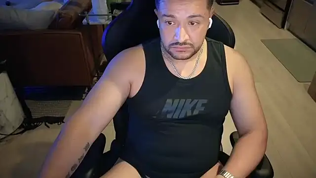 Snapshot of HungandThickLatin chatting on September 28, 3:26 am HungandThickLatin online show from September 28, 3:26 am