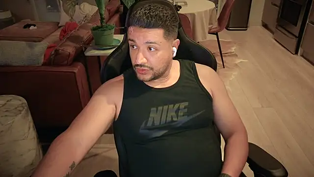 HungandThickLatin online show from October 25, 4:36 am