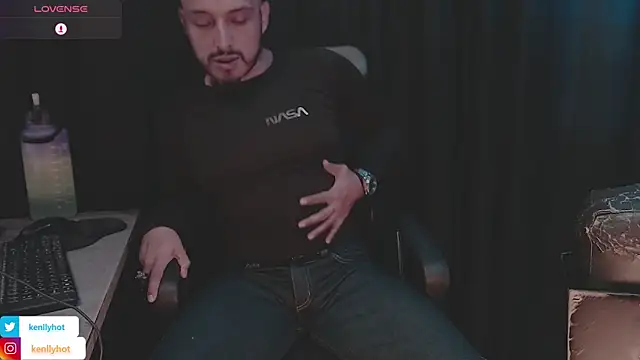 KenllyH online show from April 2, 12:19 am