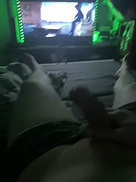 Snapshot of David19932908 chatting on January 5, 9:57 pm David19932908 online show from January 5, 9:57 pm