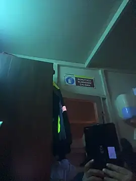 Snapshot of mustican422 chatting on December 6, 10:41 pm mustican422 online show from December 6, 10:41 pm