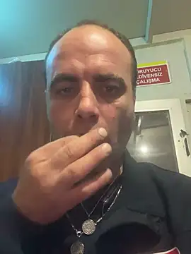 Snapshot of mustican422 chatting on December 7, 11:34 pm mustican422 online show from December 7, 11:34 pm