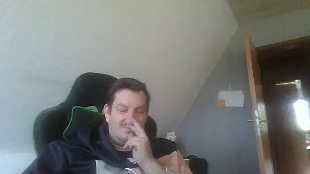 Snapshot of Golffahrer1982 chatting on September 25, 7:40 am Golffahrer1982 online show from September 25, 7:40 am