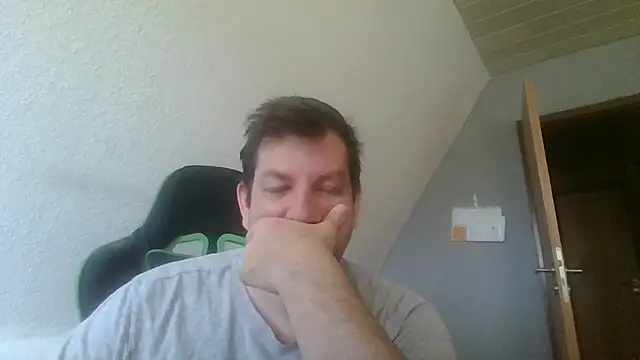 Snapshot of Golffahrer1982 chatting on September 13, 10:27 am Golffahrer1982 online show from September 13, 10:27 am