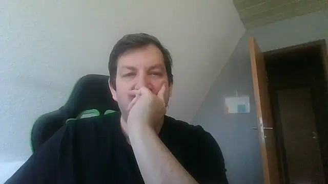 Snapshot of Golffahrer1982 chatting on October 29, 10:18 am Golffahrer1982 online show from October 29, 10:18 am