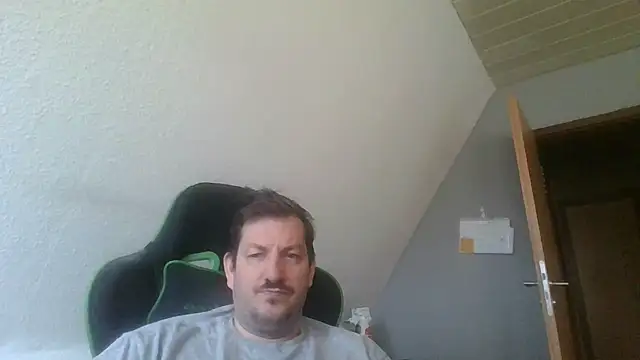 Snapshot of Golffahrer1982 chatting on September 11, 10:03 am Golffahrer1982 online show from September 11, 10:03 am