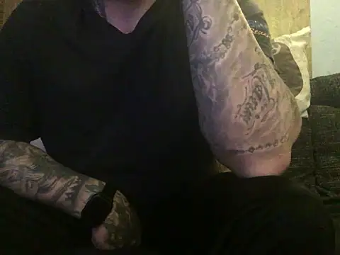 Snapshot of steveindahouse chatting on March 11, 4:32 am steveindahouse online show from March 11, 4:32 am