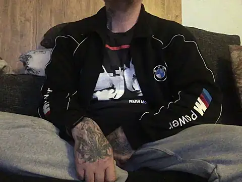 Snapshot of steveindahouse chatting on March 19, 4:57 am steveindahouse online show from March 19, 4:57 am