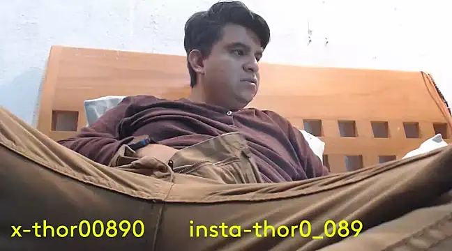 Snapshot of thor000089 chatting on December 4, 4:32 am thor000089 online show from December 4, 4:32 am