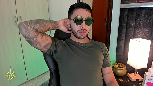 ItsMeEros online show from March 14, 10:25 pm