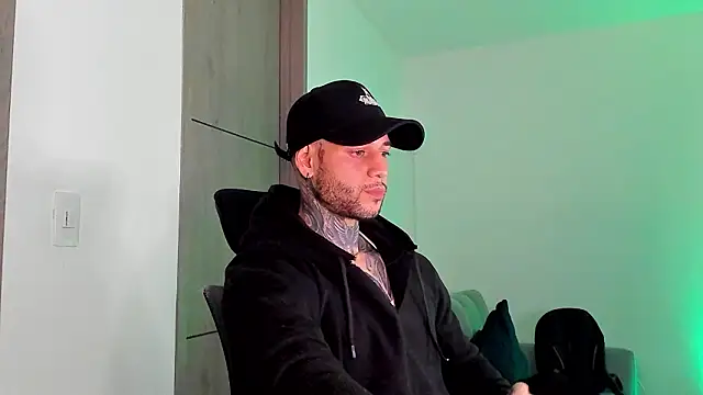  jamesleandros1 online show from April 1, 2:13 am