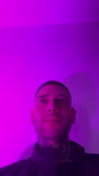  jamesleandros1 online show from January 11, 3:43 am