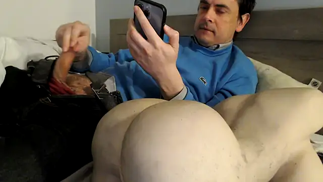 freddy0222222 online show from April 14, 8:19 pm