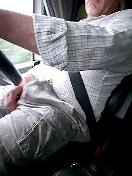 Snapshot of Tobyp677 chatting on October 17, 8:40 am Tobyp677 online show from October 17, 8:40 am