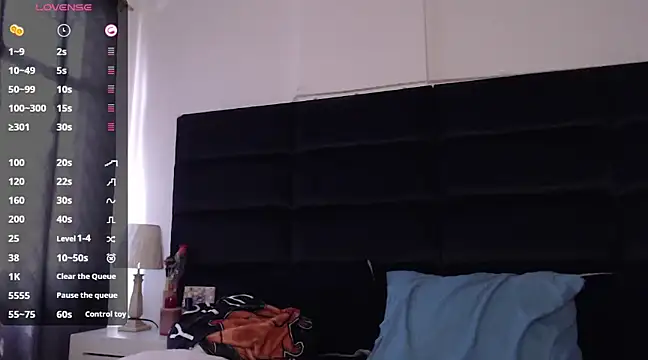 Snapshot of andrewmhilton_ chatting on March 19, 7:06 pm andrewmhilton online show from March 19, 7:06 pm