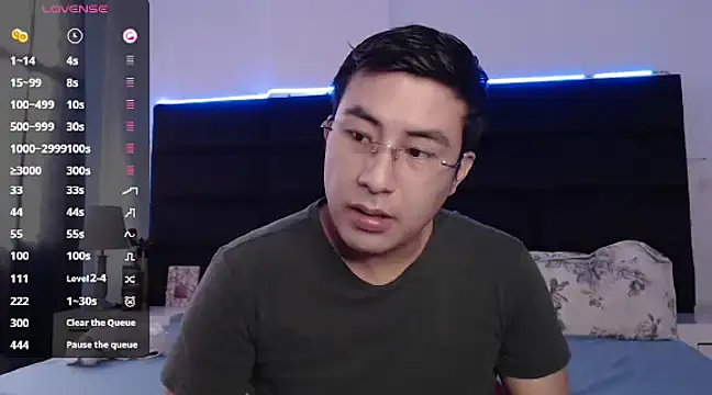 Snapshot of andrewmhilton_ chatting on January 13, 10:03 pm andrewmhilton online show from January 13, 10:03 pm