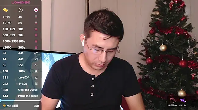 Snapshot of andrewmhilton_ chatting on December 25, 2:14 am andrewmhilton online show from December 25, 2:14 am