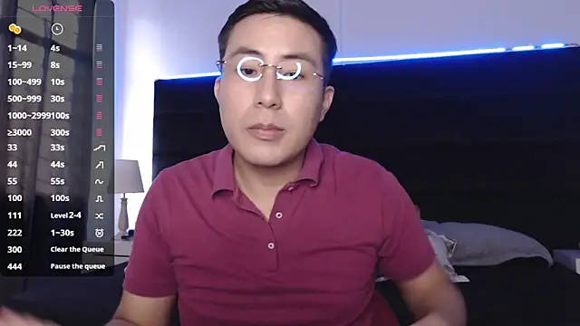 Snapshot of andrewmhilton_ chatting on January 24, 9:58 pm andrewmhilton online show from January 24, 9:58 pm