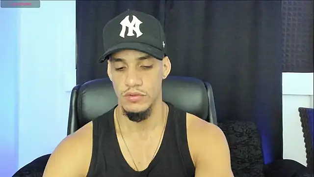 jhonnysnow17 online show from May 19, 3:57 am
