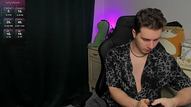 Vincent Strong online show from December 4, 3:35 am