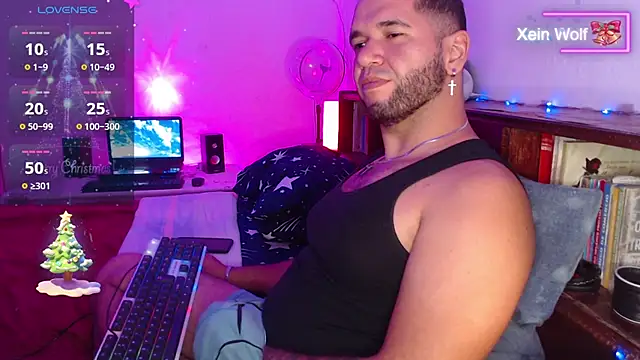 Snapshot of Xein_WoIf chatting on December 10, 2:35 am Xein WoIf online show from December 10, 2:35 am